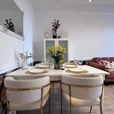 아파트 Station 2-bedroom 쳉스토호바